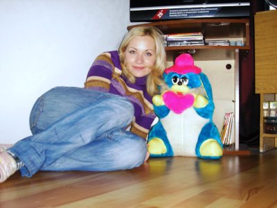 Шикарная русская красотка показывает свои прелести на частных снимках