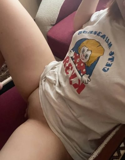 Обворожительная ученица демонстрирует свои прелести