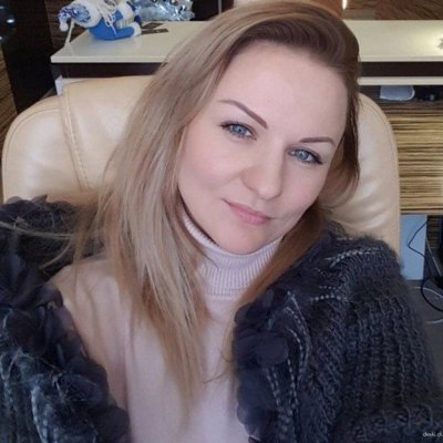 Снимает интимные фото для своего парня