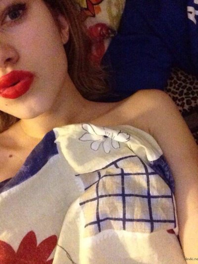 Сексапильная дама фотографирует свои интимные моменты