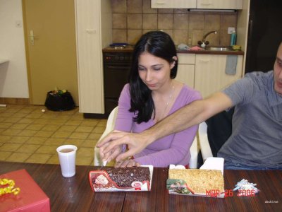 Шаловливая красотка из Востока занимается сексом у себя дома