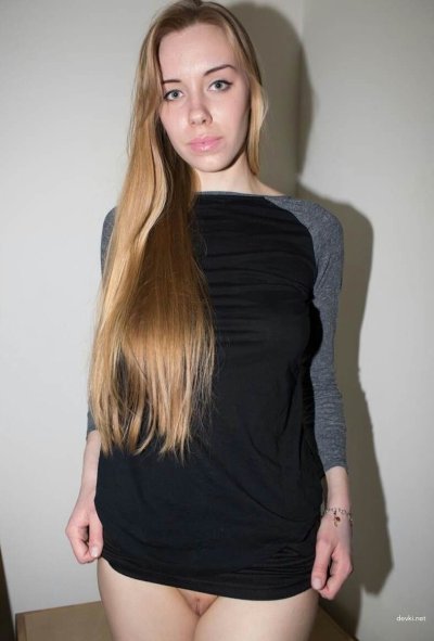 Интимное шоу горячей красотки без одежды