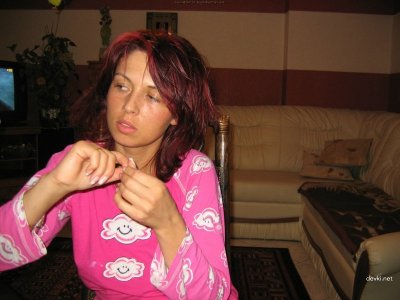 Раскрепощенные фото с рыжей дамой и ее ухоженной интимной зоной