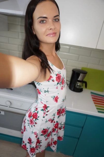 Симпатяга с работы выложила свои возбуждающие фото