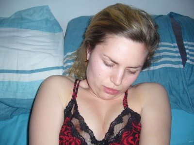 Шлюха отсасывает толстый фаллос