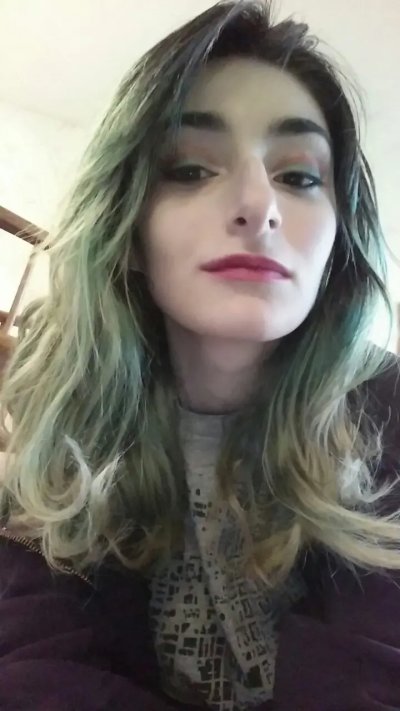 Сисечки великолепного размера у стройной красотки