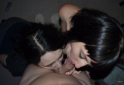 Отличные брюнетки наслаждаются интимными утехами