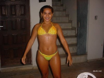 Обнаженная с пухленькой грудью