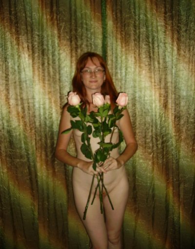 Порадовал огонек красносоломинкой, и она сдалась в объятиях