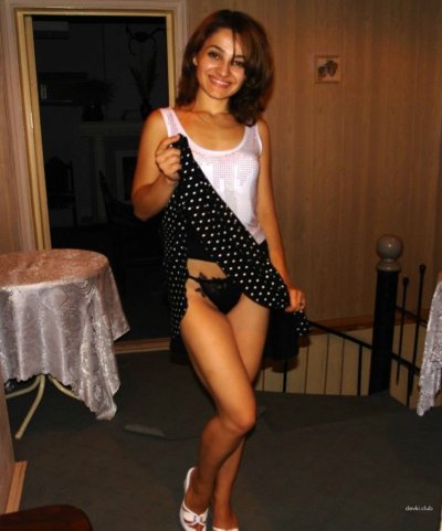 Шикарная брюнетка и ее интимные фантазии