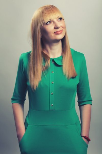 Убедил эту светловолосую девчонку показать свои прелести!