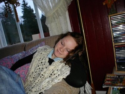 Красивая рыжая раздвинула свои интимные уголки