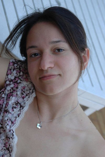 Романтическая пара наслаждается отдыхом вдали от суеты жизни