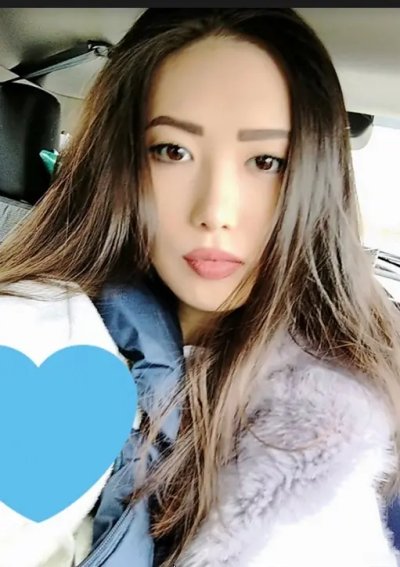 Юная азиатская красотка демонстрирует свои сексуальные формы