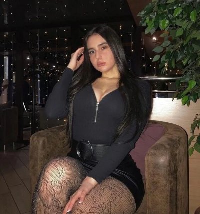 Девушка делает минет и занимается сексом