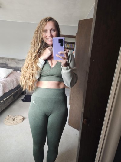 Жгучая милфа показывает свои прелести на домашних фото: горячие снимки бесплатно