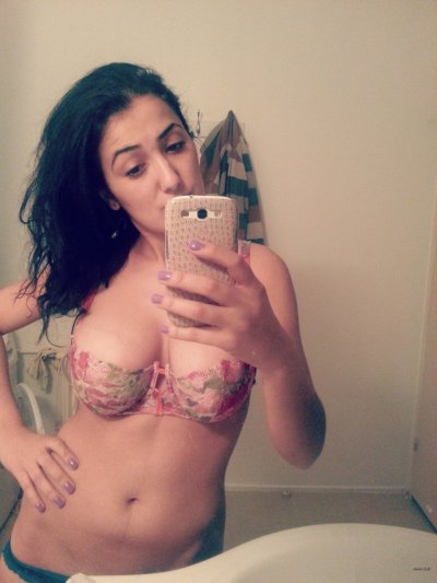 Интимные фото красотки с обворожительным бюстом - приватные снимки для взрослых