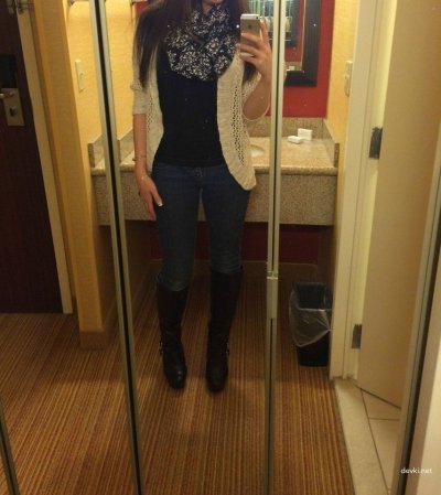 Пышногрудая красотка в черных волосах - главное достоинство!