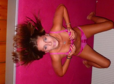 Горячая красотка сосет член - новый заголовок порно-сайта