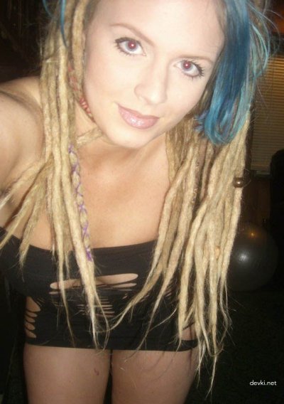 Пылкая страсть: она обожает сосать на любительских фотографиях!