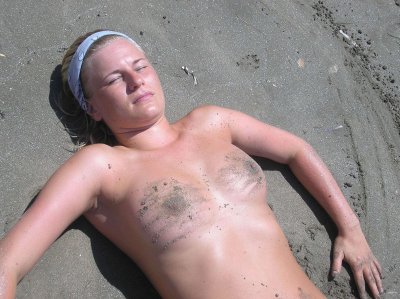 Две подружки на каникулах: горячие истории