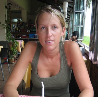 Интимные снимки светловолосой красотки в уютной атмосфере