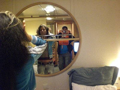 Красивая девушка на каникулах: интригующие приключения