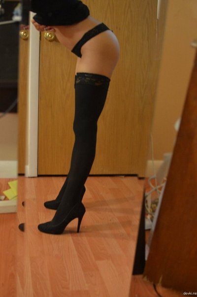 Девочка трахается с пустой бутылкой