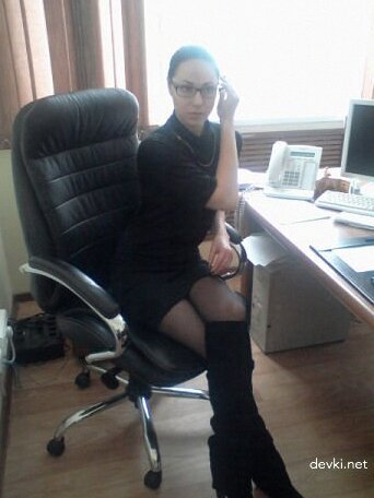 Обнаженная киска работницы-секретарши