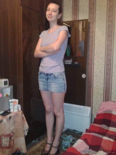 Пока не спалили, парень снимает обнаженную девушку - профессиональный эротический фотосет