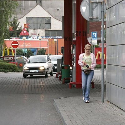 На заправке в туалете она получила неожиданный подарок