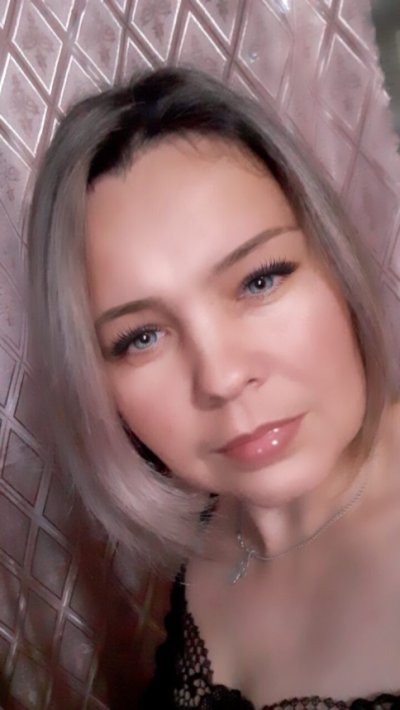 Развратная милфа в откровенных фото с пышной грудью