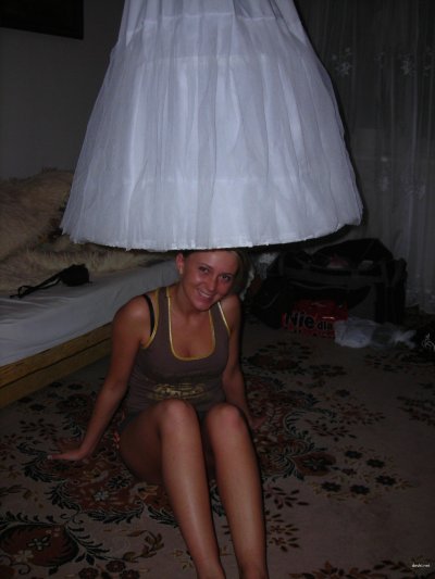 Фотосет подготовки к свадьбе сексуальной невесты