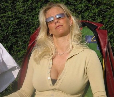 Порно с опытной дамой без стеснений