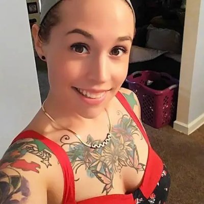 Снимаю, как супруга сосет член