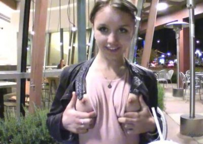 Села на мощный вибратор и почувствовала кайф на полную катушку!