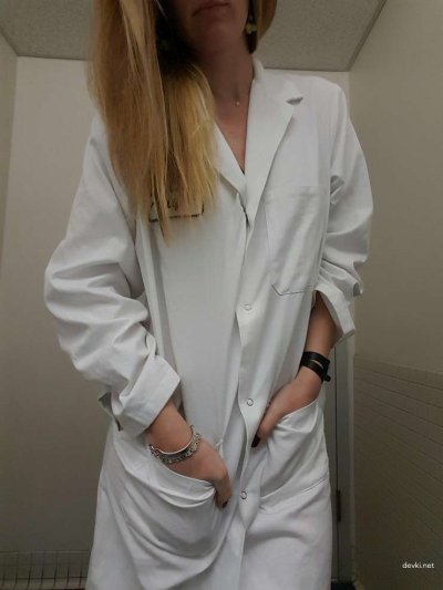 Горячая красотка в соблазнительном нижнем белье