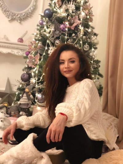 Сексуальная красотка раздевается специально для тебя!