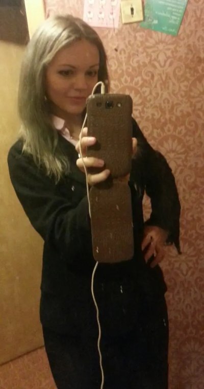 Развратная блондинка любит раздеваться перед объективом!