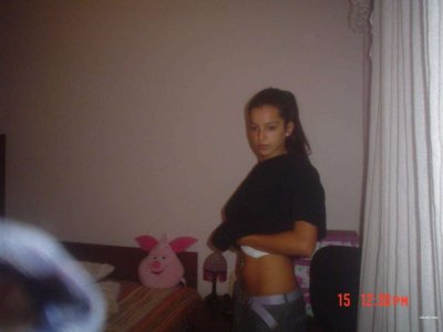 Красотка удовлетворяет себя овощем