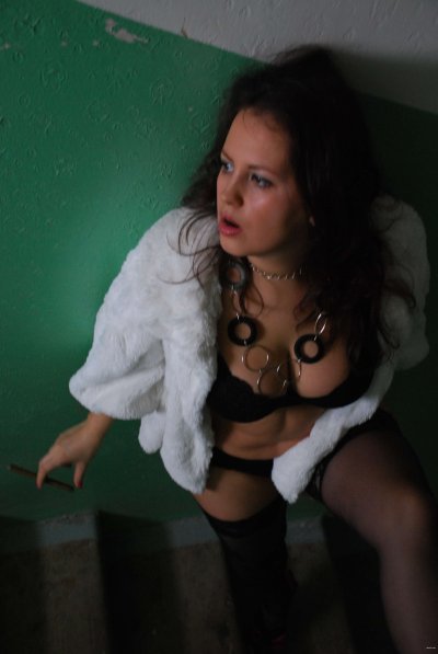 Сексуальные утехи в подъезде: запретный кураж