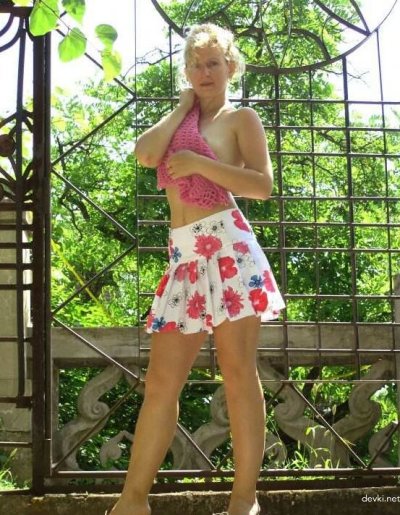 Фотки задорных подружек с ухоженными попками