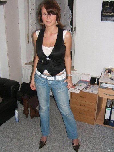 Привлекательная с возбуждающим бюстом!