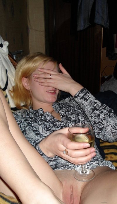 Девушка согласилась на сексуальную фотосессию