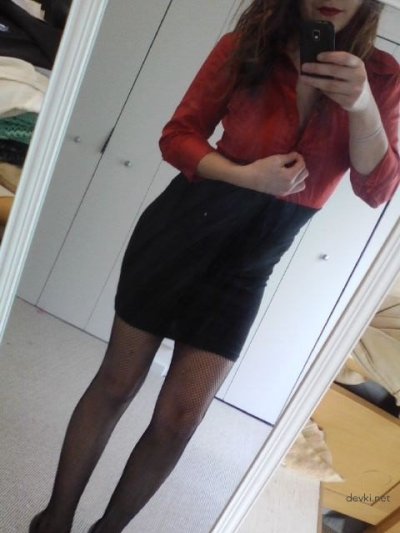 Сексуальная красотка демонстрирует свои прелести