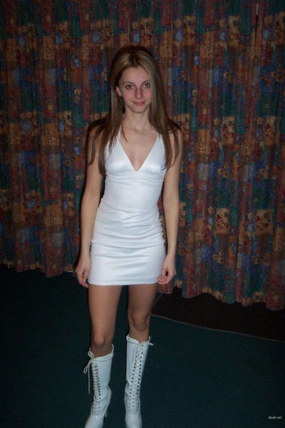 Грудастая красотка продемонстрирует свои аппетитные формы.