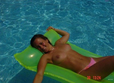 Отдых задорной красотки