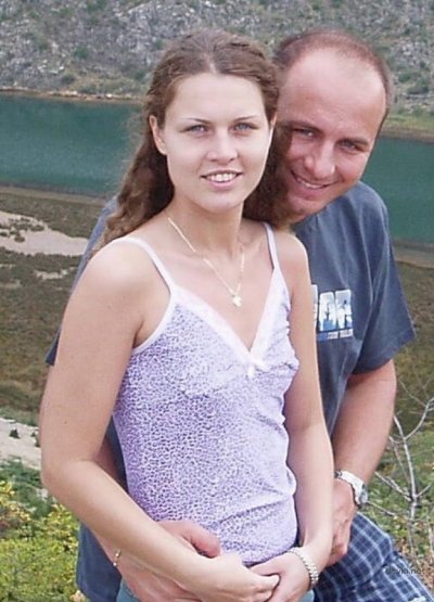 Жена умело удовлетворяет мужа, демонстрируя мастерство в дрочке на фото