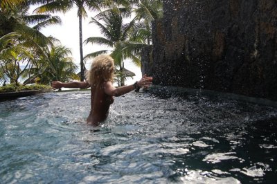 Интимные снимки с супругой во время отпуска