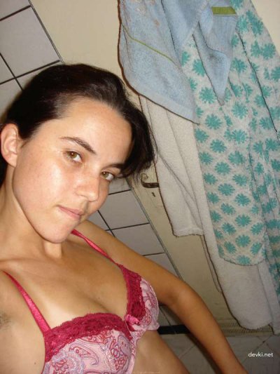 Спустился на личико своей половинке